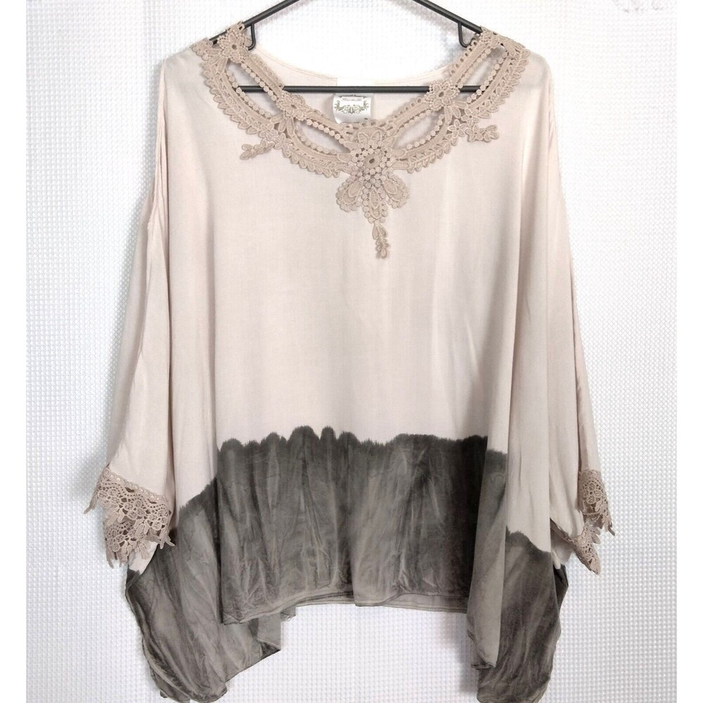 Flew De Lis Size S Top Cream/Gray Ombre Lace Trim Oversized Cold shoulder